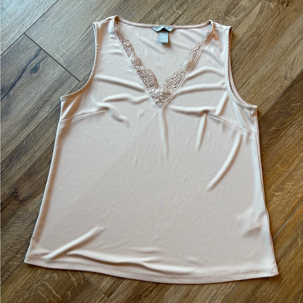 V-neck sleeveless top with lace
